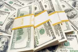 US dollar rises amid economic data