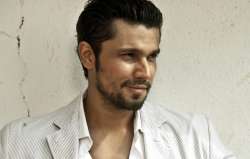 randeep hooda helping kerala flood victims