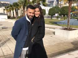 sonam kapoor anand ahuja at armani fashion show