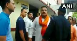 Caught on camera: BJP MLA 'threatens' female cop in Dehradun