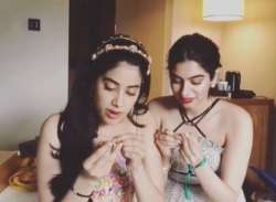 Janhvi Kapoor competes with sister Khushi Kapoor in Sui Dhaaga Challenge