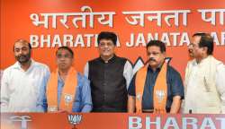 Railway Minister Piyush Goyal flanked by former Congress legislators from Goa, Subhash Shirodkar (L)