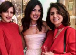 Sonali Bendre and Neetu Kapoor pose with Priyanka Chopra at her bridal shower