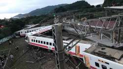 ?
At least 17 people were killed and 101 others injured after a train derailed near Titung city of Taiwan.
?