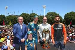 Tim Paine and Virat Kohli posing with Border-Gavaskar series during 2018/19 series