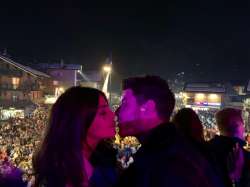 priyanka chopra nick jonas new year kiss