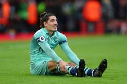 Arsenal's Hector Bellerin to miss rest of season with knee injury