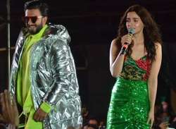 Ranveer Singh, Alia Bhatt pull the crowd together with their performance at Gully Boy Music launch