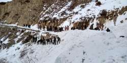 4 soldiers killed by snow avalanche near LoC in north Kashmir