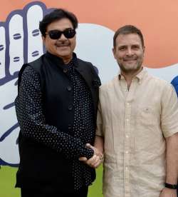 Shatrughan Sinha meets Rahul Gandhi