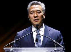 Warner Bros Chairman and CEO Kevin Tsujihara steps down amid scandal