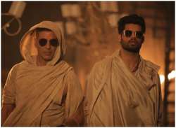 Akshay Kumar grooves with brother-in-law Karan Kapadia in Blank Ali Ali song, watch video?