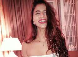 Suhana Khan, daughter of Shah Rukh Khan stuns in her latest picture