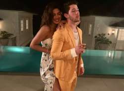 Nick Jonas says I love you to Priyanka Chopra in a sign language.