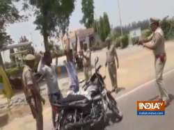 Hands up! Uttar Pradesh cops check vehicles at gun point | VIDEO