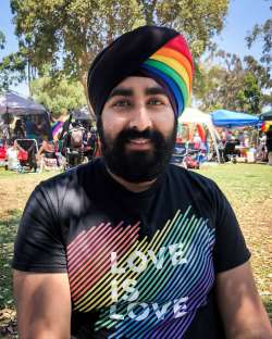 Obama praises Sikh man with rainbow turban