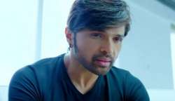 Singer Himesh Reshammiya meets with car accident 