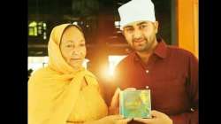 Punjabi Singer Sharry Mann gets emotional as his mother passes away