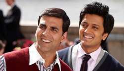 Akshay Kumar and Riteish Deshmukh's fun banter on #BottleCapChallenge