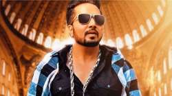 Mika Singh's performance at wedding of Pervez Musharraf's relative in Karachi sparks outrage