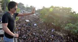 Shah Rukh Khan addresses his fans outside his home Mannat in Mumbai and more