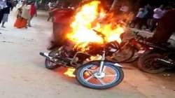 Man sets motorcycle ablaze after being issued challan for drunk driving