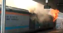 Fire breaks out in Chandigarh-Kochuvalli Express at New Delhi railway station