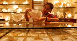 Planning to buy gold this Dhanteras? Here are best bank offers on gold purchase