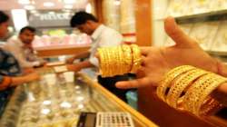 Gold prices up Rs 70 on rupee depreciation