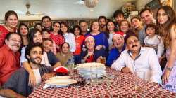 Four generations of Kapoor 'khaandaan' come together for a Christmas picture