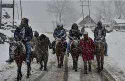 Srinagar records season's coldest night at 5.8 degrees, snowfall likely in Kashmir on New Year's eve