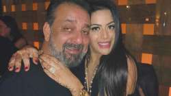 Maanayata Dutt is all hearts for Sanjay Dutt’s daughter Trishala’s ‘Happy Holidays’ photo