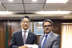 A file photo of Bangladesh's deputy foreign minister Shahriar Alam (right)