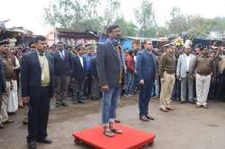 Jharkhand CM Hemant Soren wearing slippers while taking the guard of honour