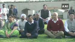 Kejriwal visits Rajghat