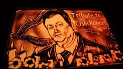 Sand artist Manas Sahoo pays tribute to actor Rishi Kapoor