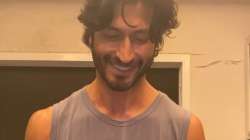 Vidyut Jammwal trick to cut a lemon with a cigarette butt