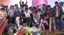 Guests go berserk for cake at Sharad Pawar’s 80th birthday party. Watch Video