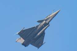 New Delhi: Indian Air Force (IAF)s Rafale fighter jet flies past Rajpath, during the 72nd Republic Day celebrations in New Delhi, Tuesday, Jan. 26, 2021. The newly inducted Rafale fighter aircraft featured for the first time in Indias Republic Day flypast as it carried out the Brahmastra formation alone and was part of the Eklavya formation with four other fighter jets.?
?