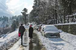 Cold wave continues to sweep North India, Kashmir receives another spell of snowfall