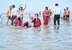 mauni amavasya, mauni amavasya date time, priyanka gandhi sangam photos, priyanka gandhi vadra praya