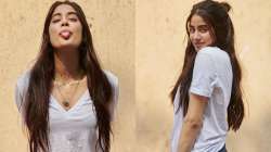 Janhvi Kapoor refuses to kiss fan amid pandemic