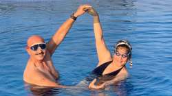 Rakesh Roshan drops flirtatious comment on wife Pinkie’s pool photo