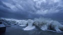 Rough sea in the Bay of Bengal ahead of Cyclone Yaas landfall, at Digha in East Midnapore district, Tuesday.