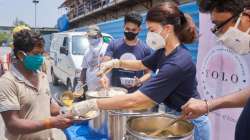 Covid-19: Jacqueline Fernandez distributes meals in Mumbai amid crisis