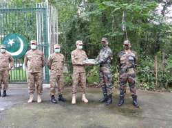 Eid celebrations 2021, India pakistan soldiers exchange sweets LOC, LOC Eid celebrations 2021, 