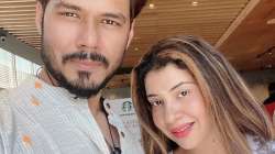 Sambhavna Seth, her husband Avinash apologise  