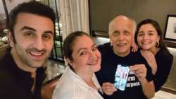  Ranbir Kapoor joins girlfriend Alia Bhatt, Pooja for Mahesh Bhatt's intimate 73rd birthday bash | P