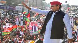 Raebareli: Samajwadi Party President Akhilesh Yadav during his Vijay Rath Yatra in Raebareli , Saturday,?