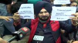 sidhu protests outside kejriwal's residence